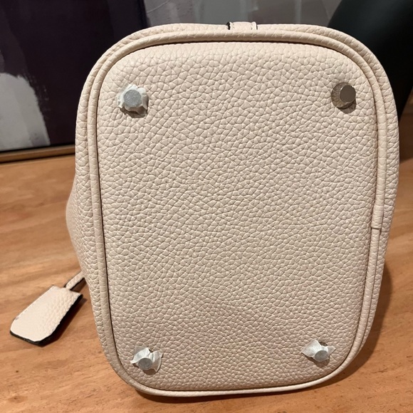 Cream bucket bag top handle - designer - Picture 6 of 9